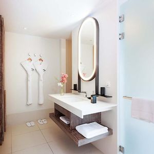 Silver Family Pool Suite
